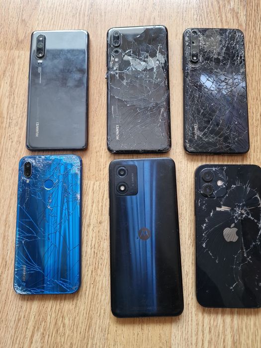 Telefoane cu placi bune ,se vand pentru piese sau reparație
