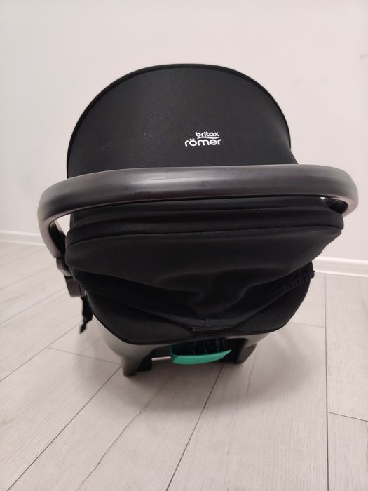 Scoică auto bebe Britax Römer i-Size, stare foarte bună