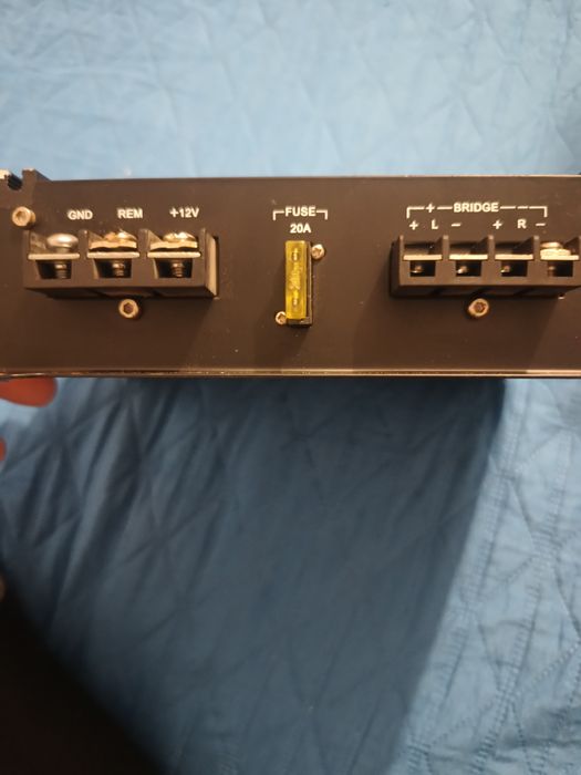 Amplificator statie subwoofer auto stare perfecta, se vinde cu proba.