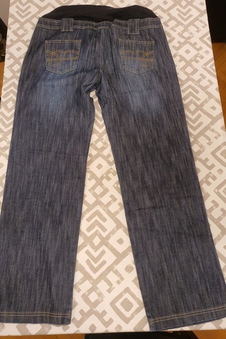 Дънки за бременни жени.