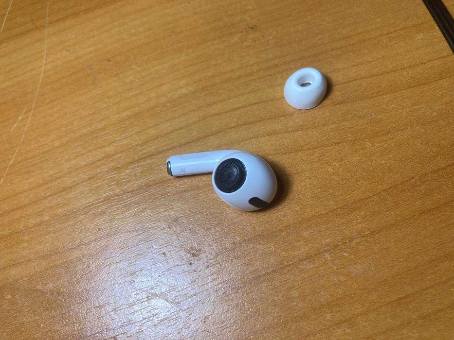 AirPods Pro (правый наушник, модель A2084)