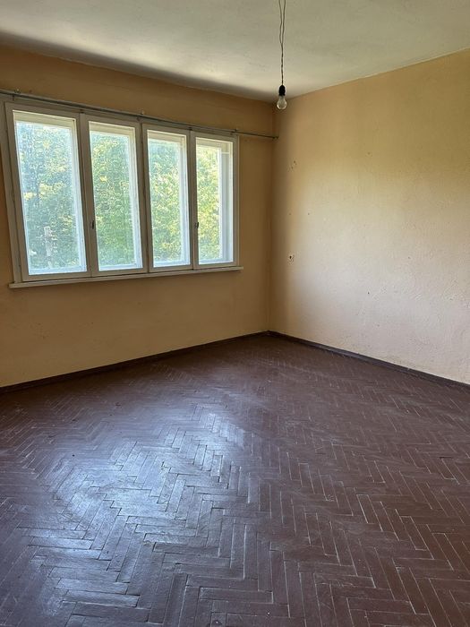 Продавам апартамент на гара Елисейна