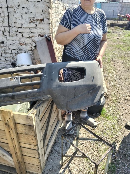 Продам передний бампер