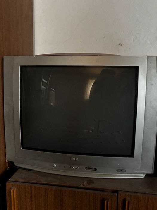 Продам б/у мебель и технику