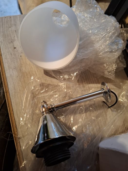 Vand spoturi pentru casa