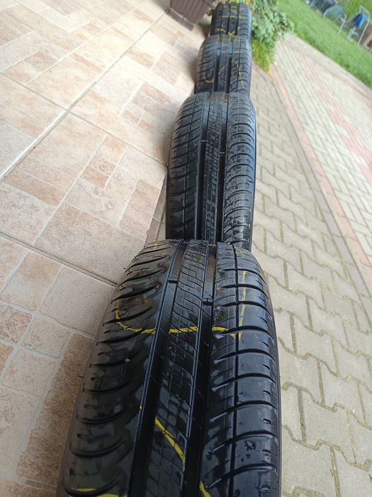 Vând set de 4 cauciucuri de vara  Michelin 175/65/14