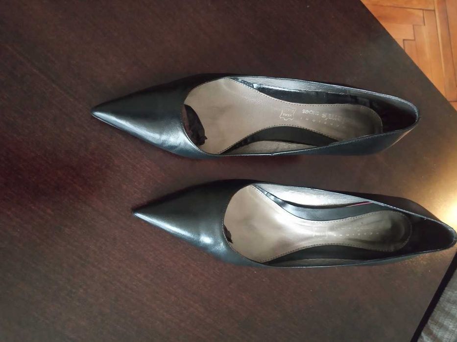 Дамски елегантни кожени обувки