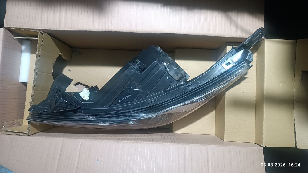 Фары передние новые