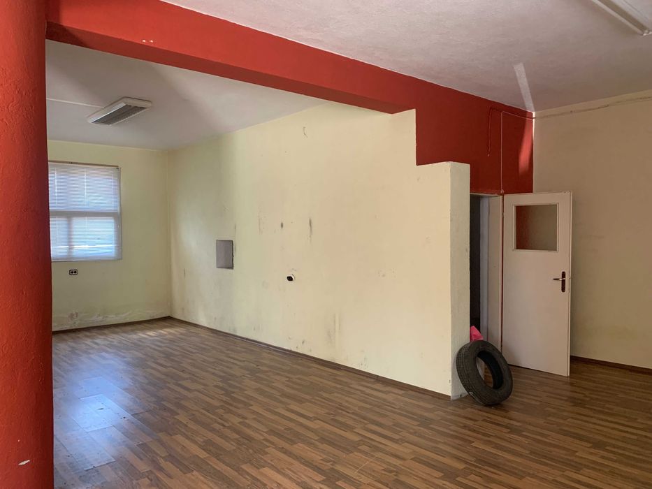 Дава се под наем Магазин в Карлово - 150 кв.м за 204 € - Снимка #3