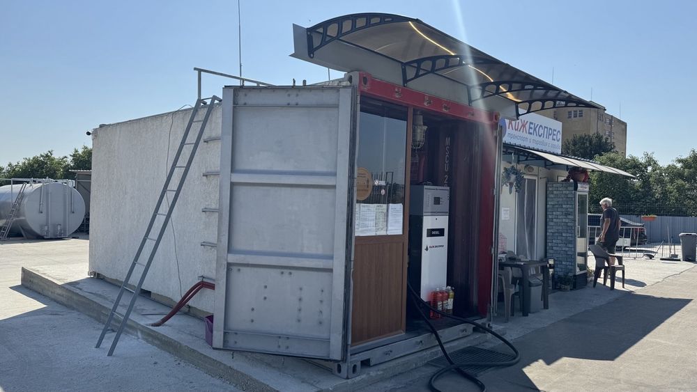 Бензиностанция с дизел колонка