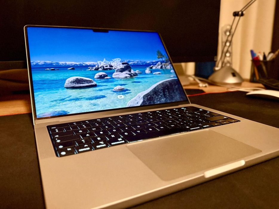 Лаптоп Apple MacBook Pro M1 Pro 14 2021. Перфектен.