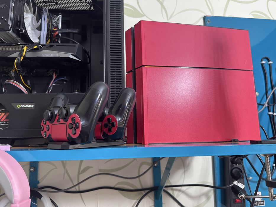 PlayStation 4 в хорошем состояние