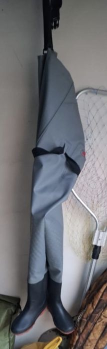 Продам новые резиновые сапоги