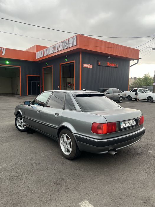 Продаю ауди 80 б4