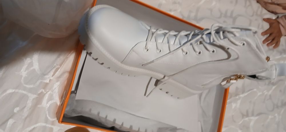 Oq etik yangi va ozgacha