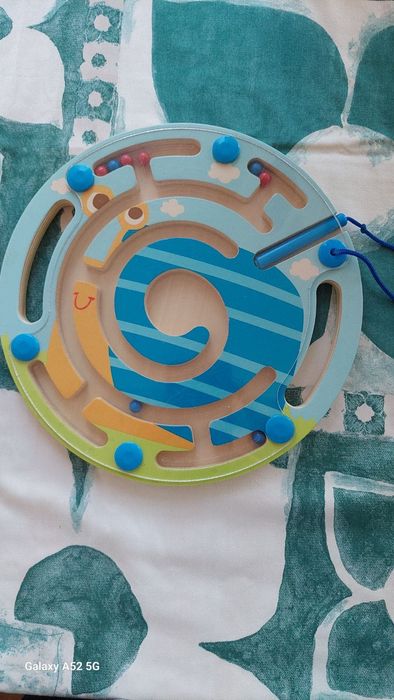 Дървени, интерактивни играчки