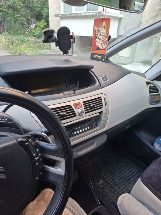 Автомобил citroen Picasso