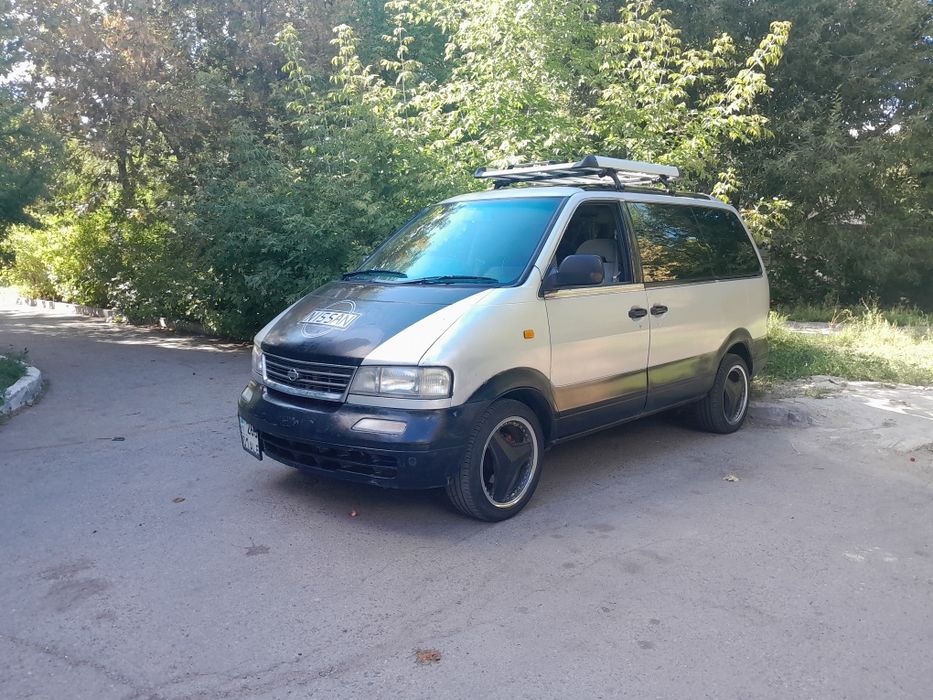 Nissan Largo, 1993