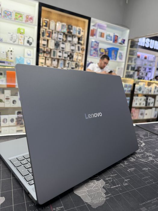 Lenovo IdeaPad Slim 3 15IRH10