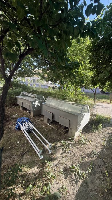 Vitrina haladilnik sotiladi 2 ta