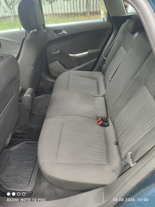 Opel Astra J 2011