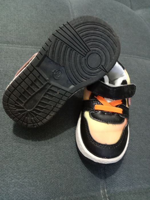 Продам детские кроссовки