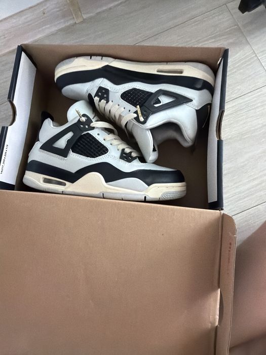 Air Jordan 4 “Platinum Gold”
