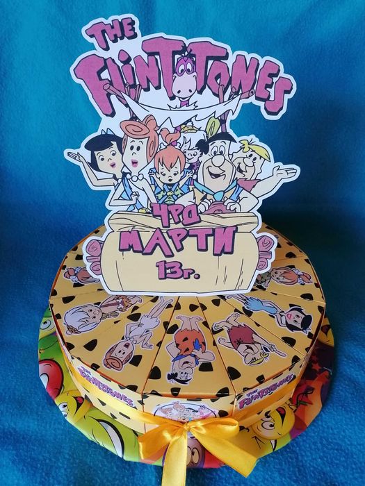 Картонена торта с избран герой