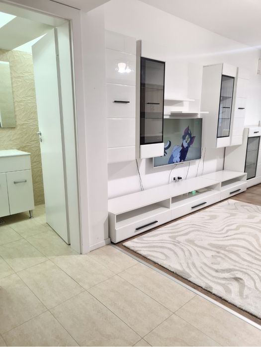 Persoana fizica inchiriez apartament  o camera incepand cu decembrie