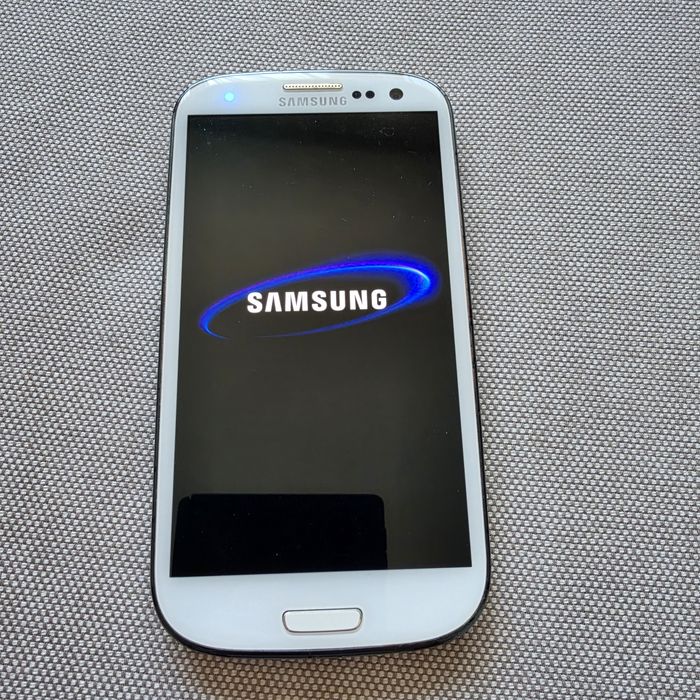 Samsung Galaxy S III (GT-I9300) - Работещ (с козметични забележки)