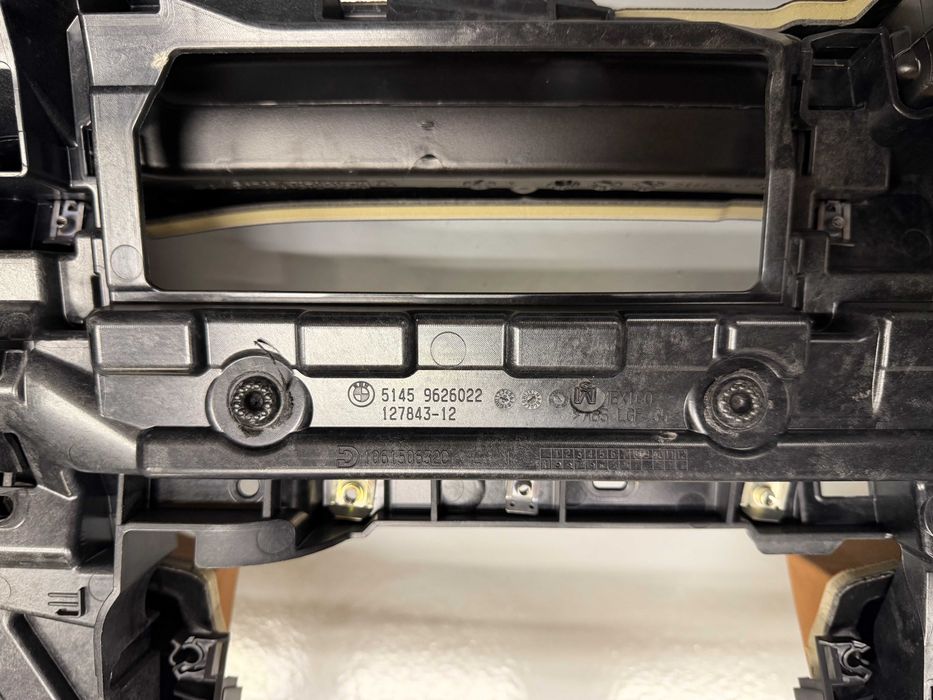 BMW G20 арматурно табло цвят cognac с airbag модул