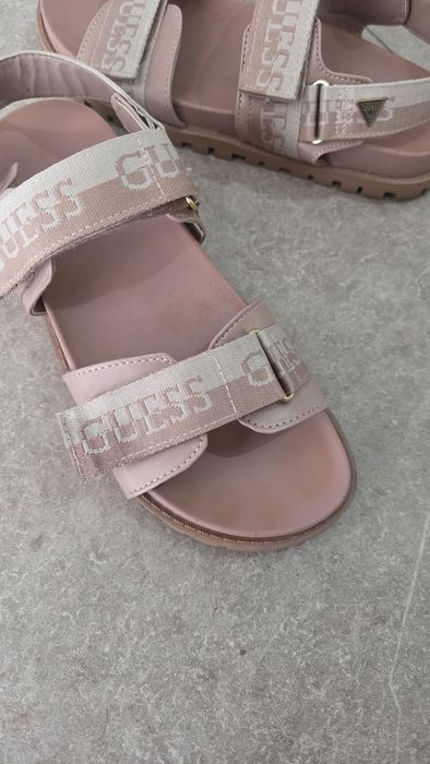 Сандали Guess ,бежови
