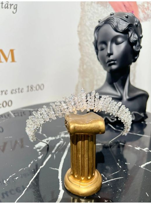 Rochie de mireasa mărimea M stare foarte buna si diadema Mary zirconiu cubice placata aur alb elemente Swarrovski
