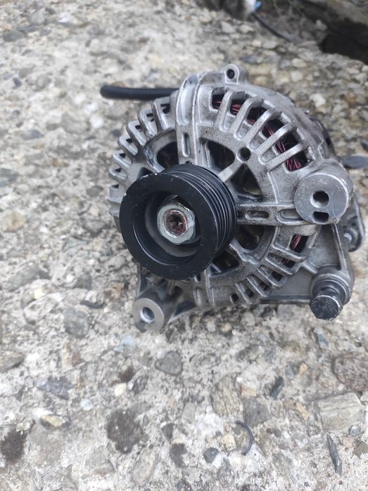 Чисто нов генератор алтернатор динамо за БМВ х3  2.0 150кс дизел