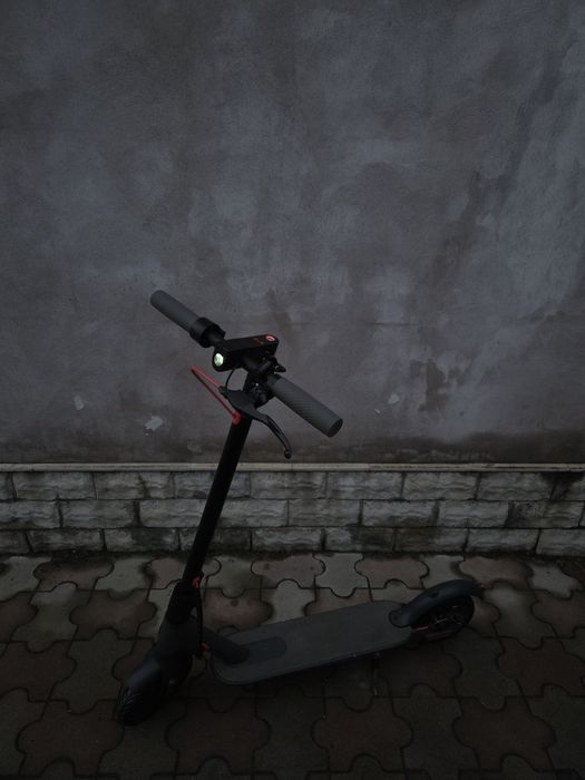 vând trotineta electrica