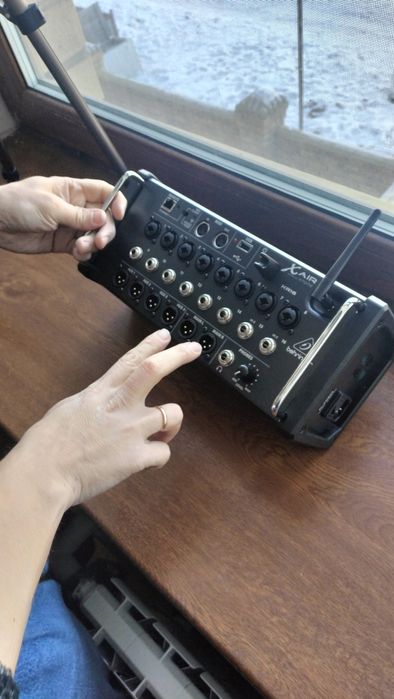 Цифровой микшер behringer xr 16