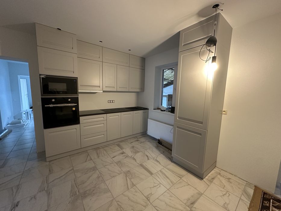 Montăm mobila si facem la comadă!