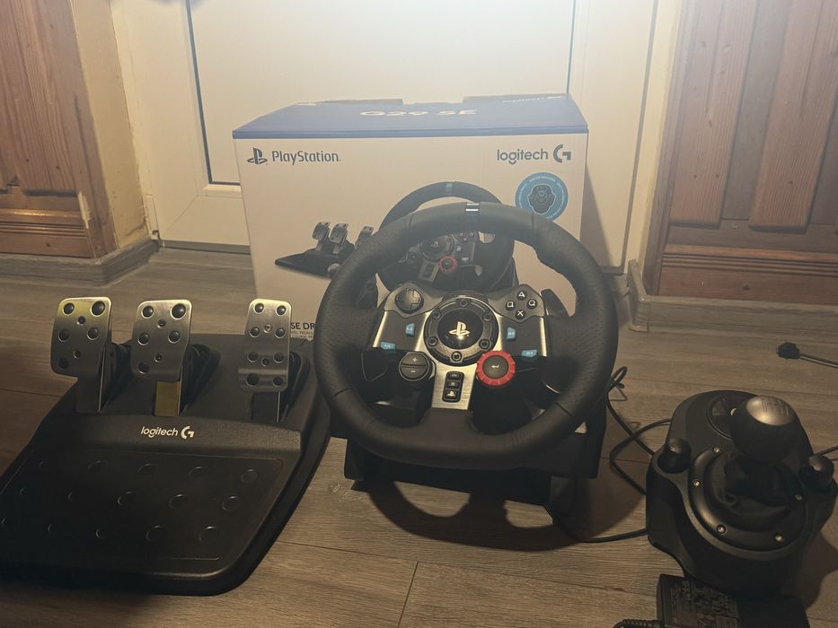 Vand Volan Logitech g29(cu schimbator si pedale)