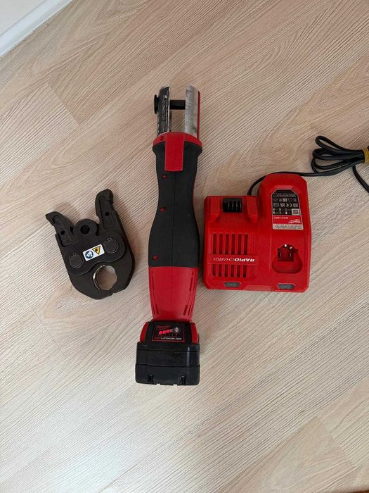Milwaukee M18 BLHPT Presa hidraulica cu acumulator pentru Sertizat fitinguri instalatii sanitare, tevi pentru aer comprimat .