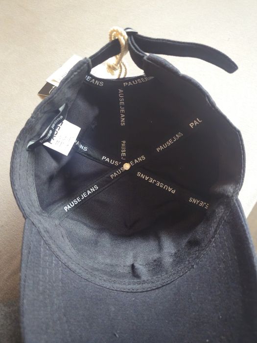 Продавам шапка  Pause Jeans