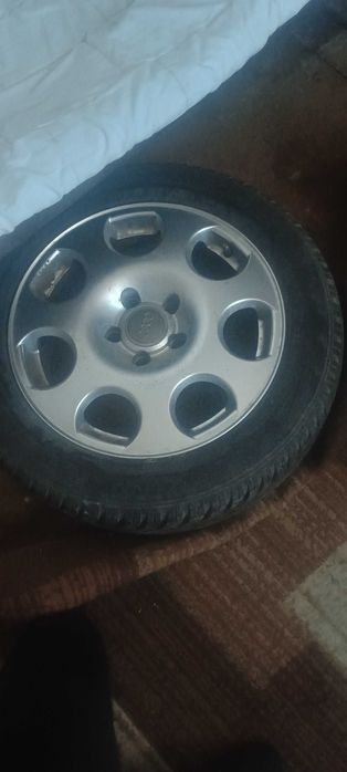 Продавам гуми за Ауди А6 нови
