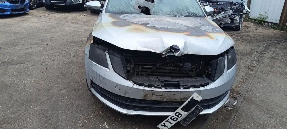 Dezmembrari / Dezmembrez Skoda Octavia 3 1.6 TDI DGTE cutie viteze manuala 5 trepte cod culoare LA7W