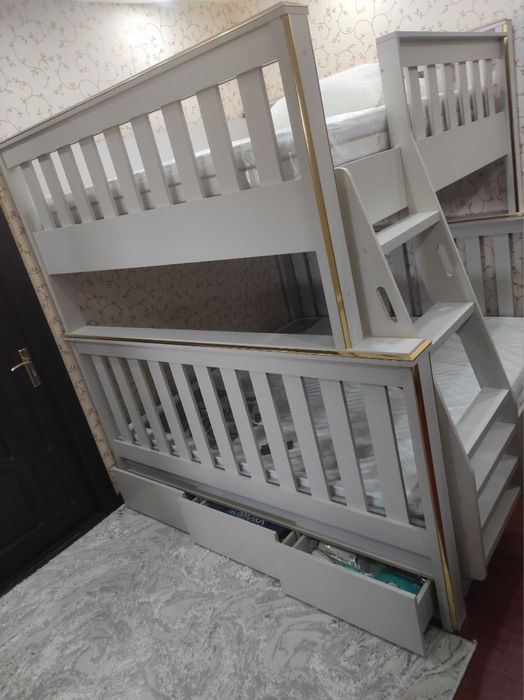 Mebel sotiladi holati juda yahshi matrasi ortopedik
