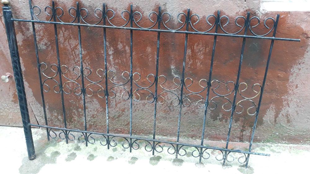 Железный кованные ограждения. Цвет чёрный. Можно как решётка установит