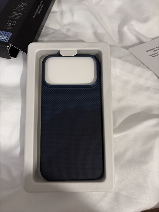 Чехол Pitaka для 17 pro max, практически новый