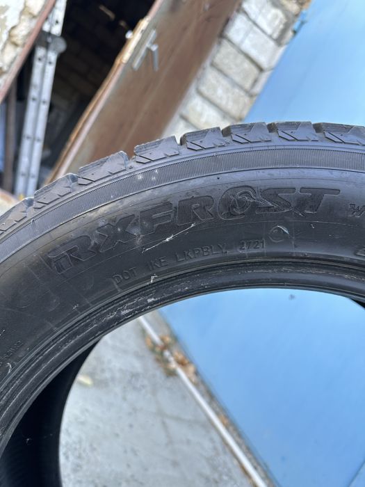 Продается комплект зимних шин ROADX