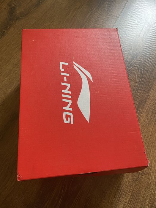 Женские кроссовки фирмы li-ning