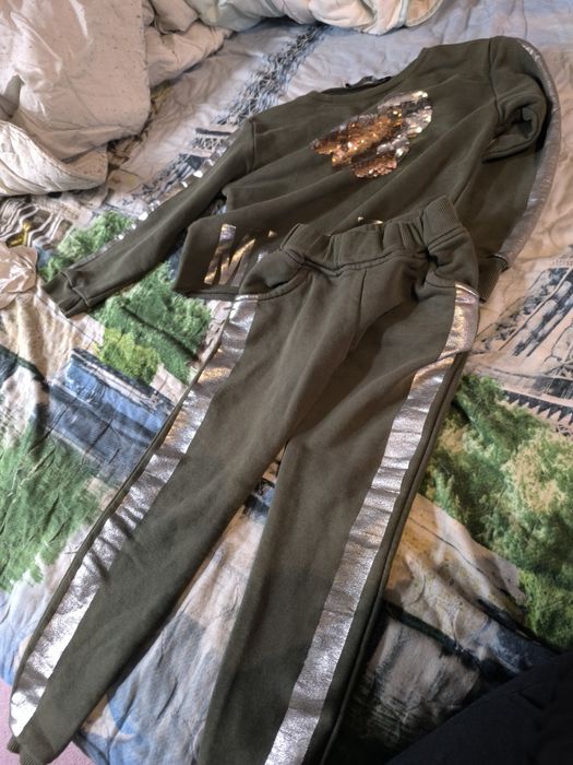 Лот клинове и блузи 122/128 размер и подарък