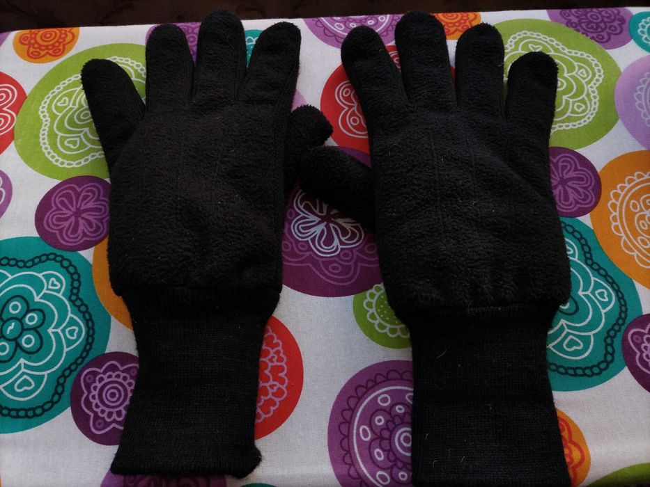 Много топли зимни шапки и ръкавици - 2,50 EUR бройката