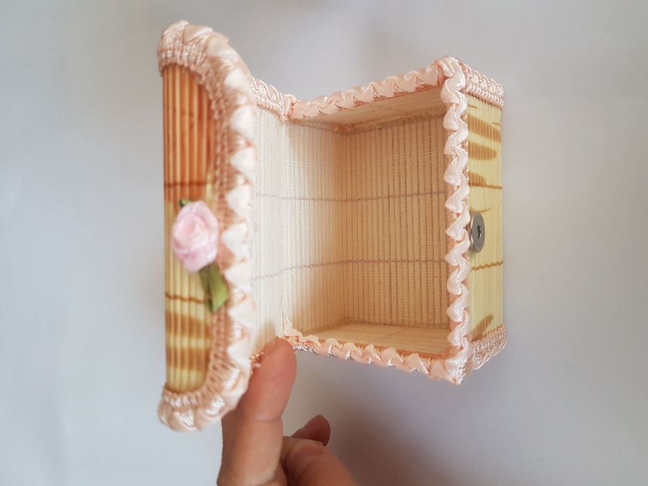 Кутии за бижута и кърпички